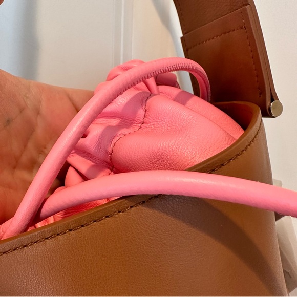 SOLD! Brand New Sportmax Runway Leather Bucket Bag Size: OS all Seasons - Picture 11 of 16